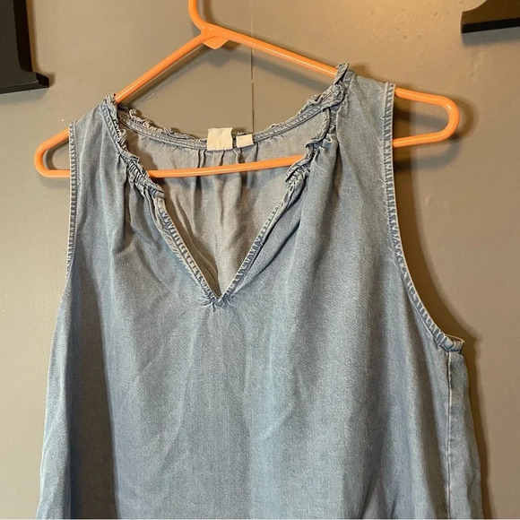 Gap denim vneck sleeveless tank top women’s size medium - Picture 2 of 9